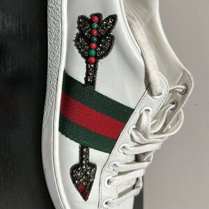 Gucci sneakers. Great condition. Minor scuffs. 38.5